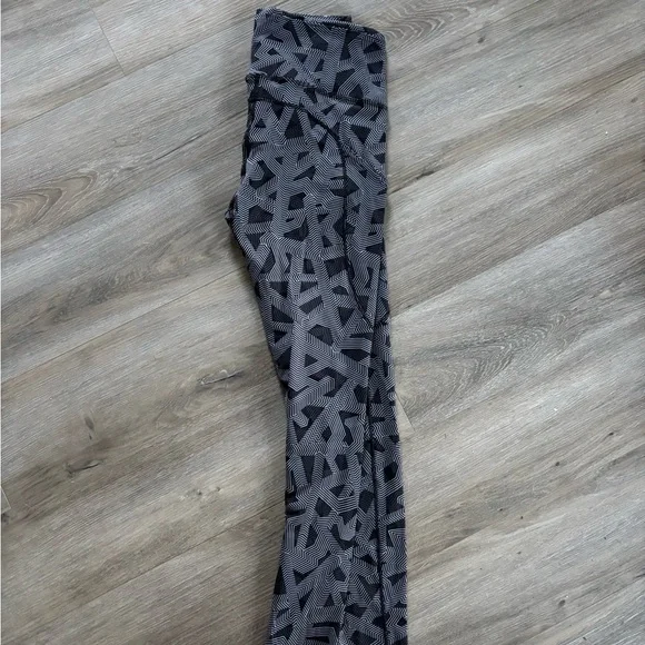 LULULEMON - Picture 3 of 6